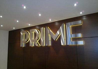 Эксклюзивный логотип из металла в виде объемных букв PRIME