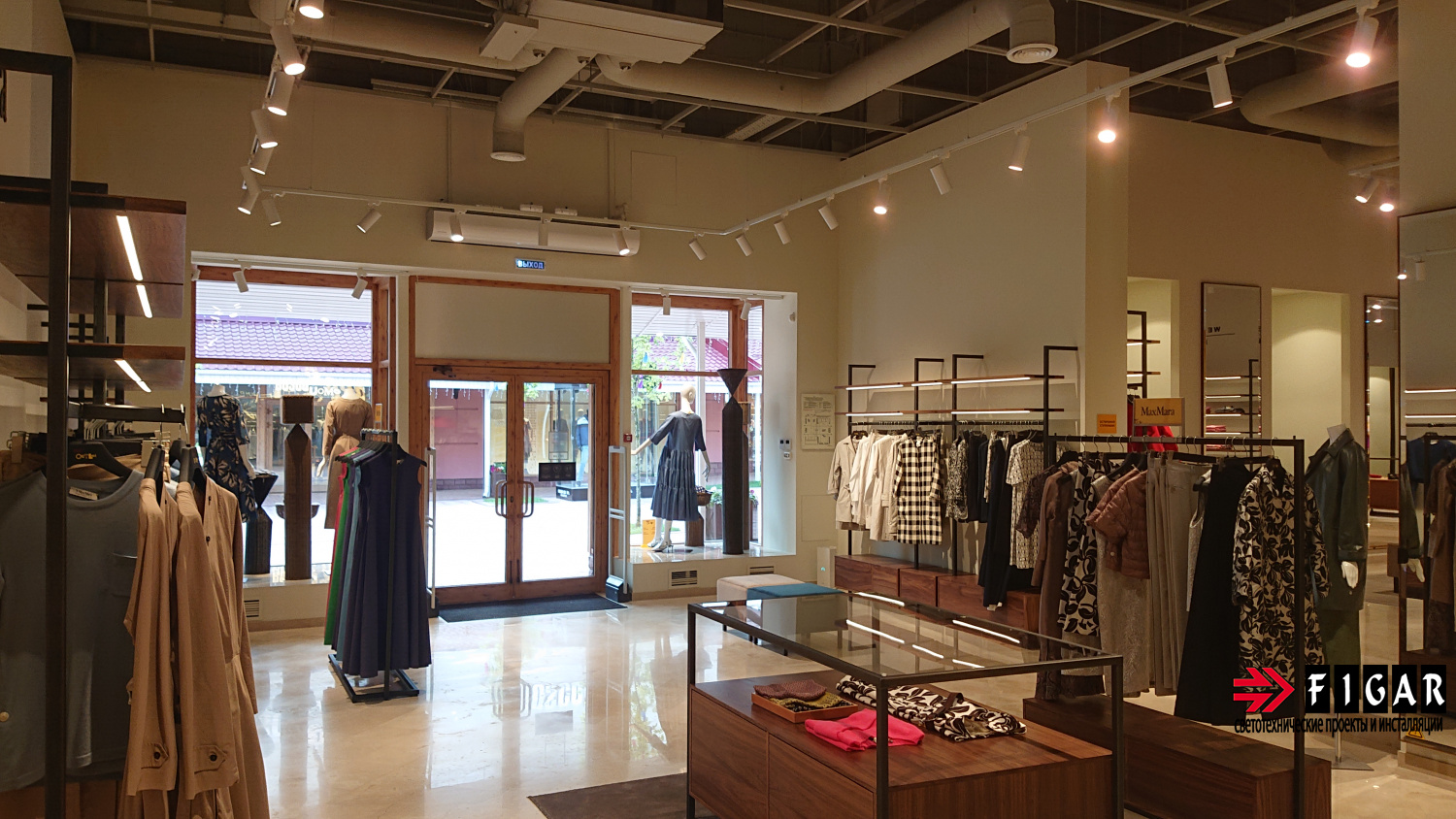 Оформление освещения в магазине MaxMara Outlet Village
