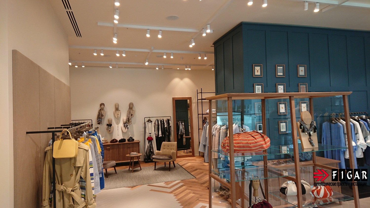 Оформление освещения в магазине одежды Weekend MaxMara