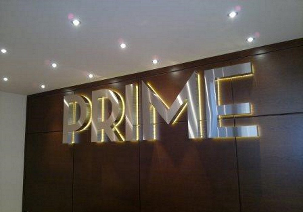 Эксклюзивный логотип из металла в виде объемных букв PRIME