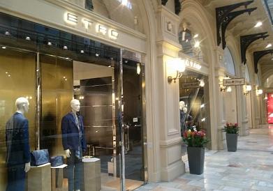 Оформление освещения в магазине одежды ETRO