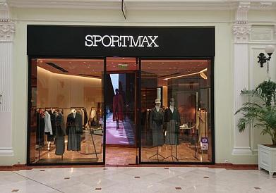 Оформление освещения в магазине одежды SPORTMAX
