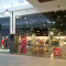 Оформление освещения в магазине одежды Lacoste Outlet