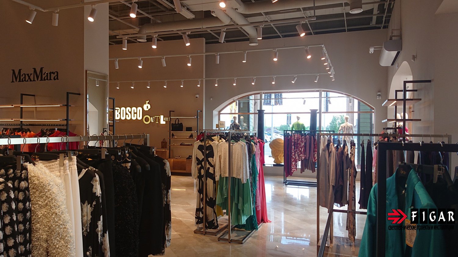 Оформление освещения в магазине MaxMara Outlet Village