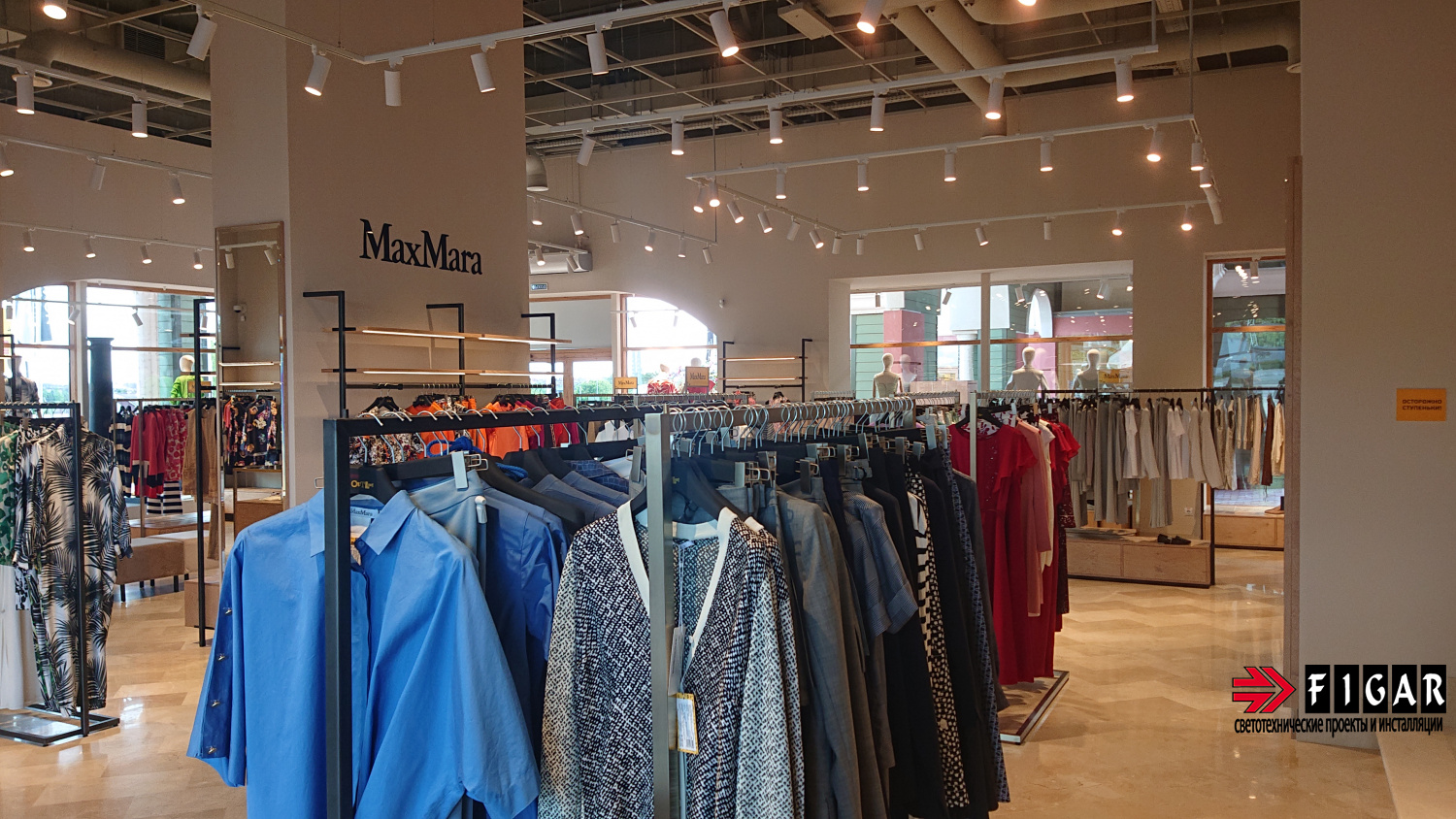 Оформление освещения в магазине MaxMara Outlet Village