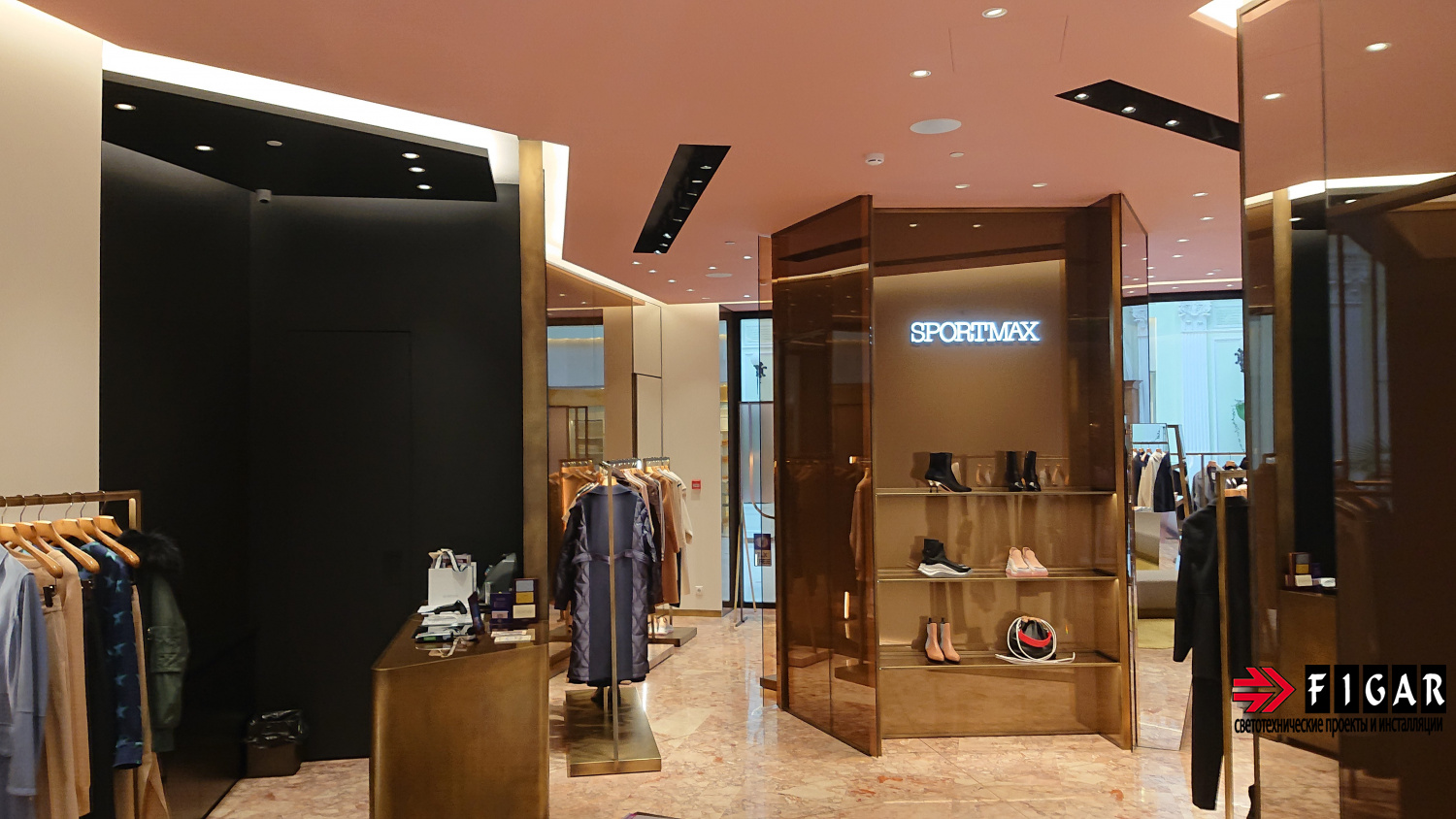 Оформление освещения в магазине одежды SPORTMAX