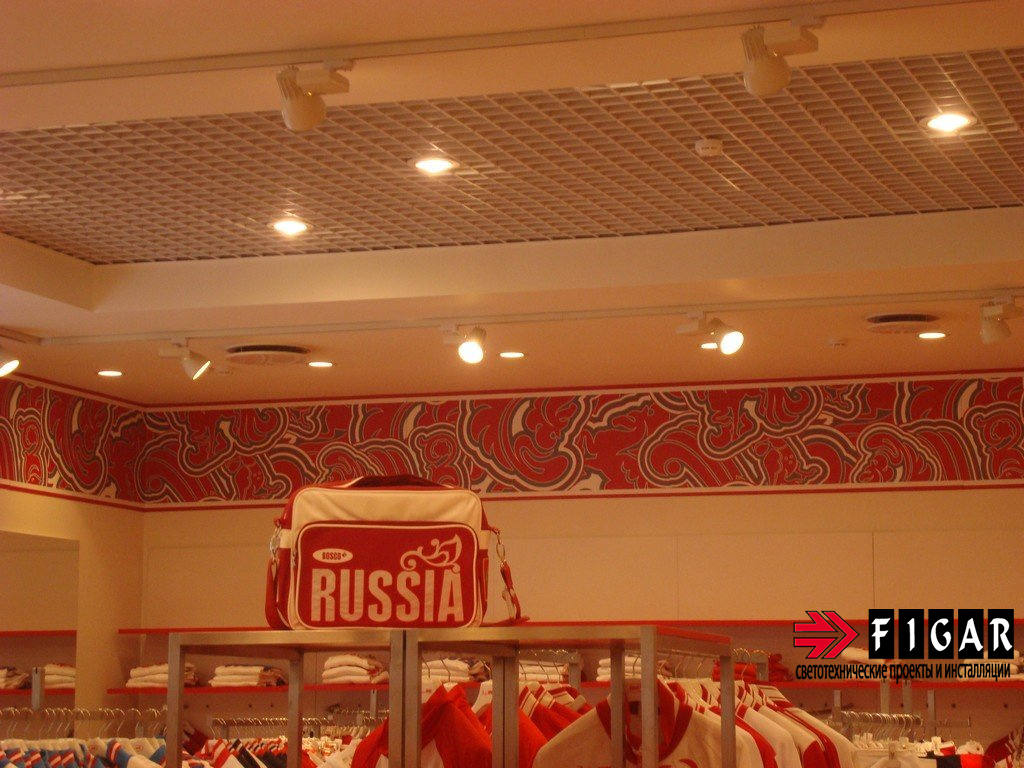 Освещение магазина мультибрендовой одежды Rimanenze Bosco Outlet Vilage